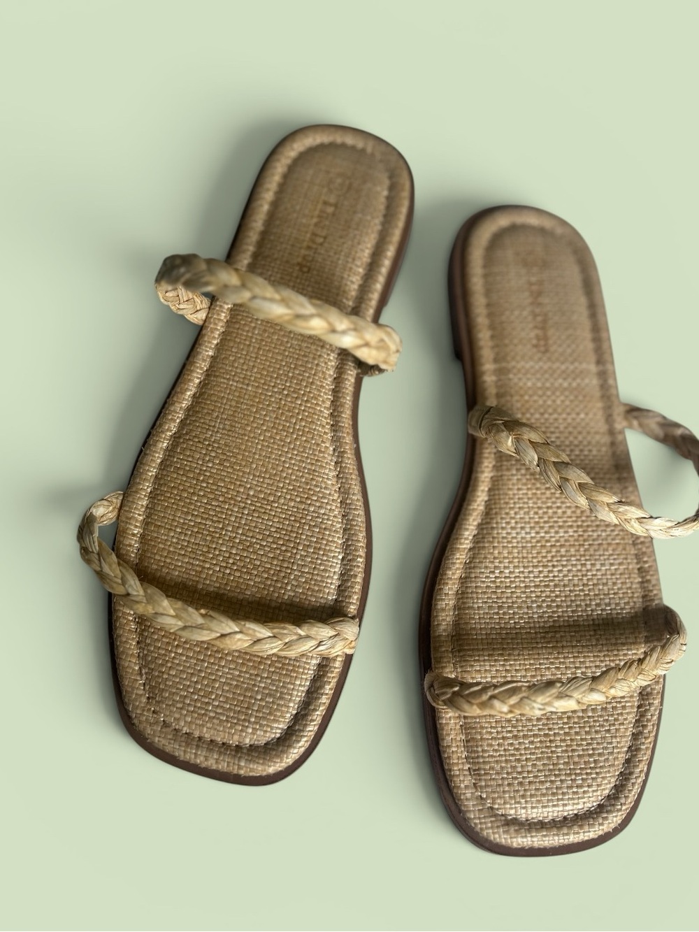 Braided Strappy Slide Sandals in Natural Straw size 9 LIKE NEW